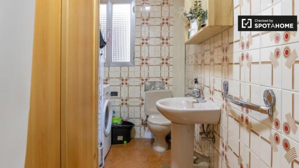 Chambres à louer dans un appartement de 3 chambres à Madrid