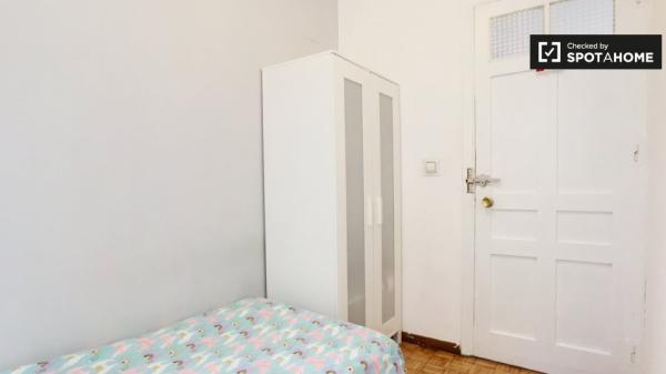 Acogedora habitación en apartamento de 6 dormitorios en Lavapiés, Madrid