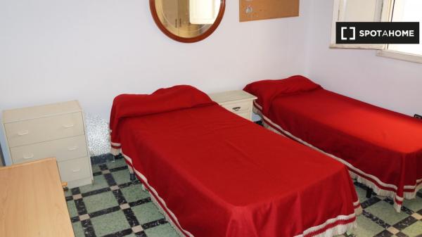 Disponible cette chambre pour 2 dans une belle maison à Séville