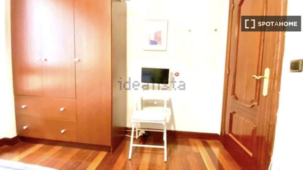 Vivienda en apartamento de 4 dormitorios en Abando, Bilbao