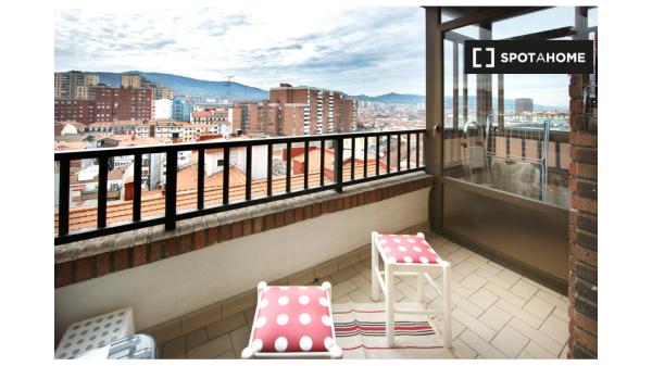 Dormitorio en apartamento de 5 dormitorios en Begoña, Bilbao