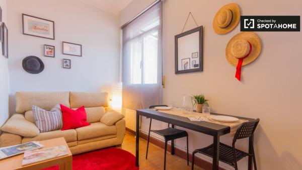 Elegante habitación en un apartamento de 3 dormitorios en Rekalde, Bilbao