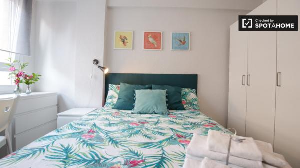 Habitación luminosa en apartamento de 3 dormitorios en Uribarri, Bilbao