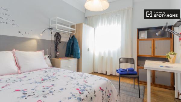 Elegante habitación en un apartamento de 3 dormitorios en Rekalde, Bilbao