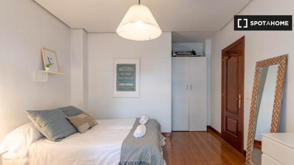 Apartamento de 2 dormitorios en alquiler en Abando, Bilbao