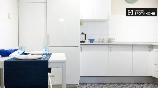 Amplia habitación en apartamento de 3 dormitorios en Uribarri, Bilbao