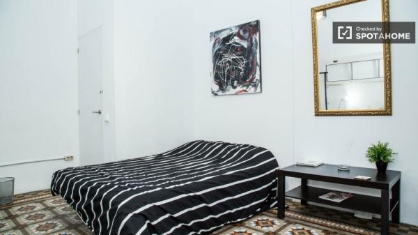 Se alquila habitación, apartamento de 4 dormitorios, L'Esquerra de l'Eixample