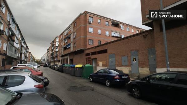 Apartamento de 4 dormitorios en alquiler en Alcalá de Henares.