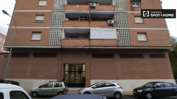 Luminoso apartamento de 4 dormitorios en alquiler en Alcalá de Henares.