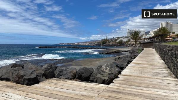 Apartamento de 2 dormitorios en alquiler en Arona, Tenerife