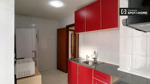 Apartamento de 4 dormitorios en alquiler en Alcalá de Henares, Madrid.