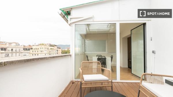 Precioso ático equipado en exclusivo barrio residencial de Barcelona