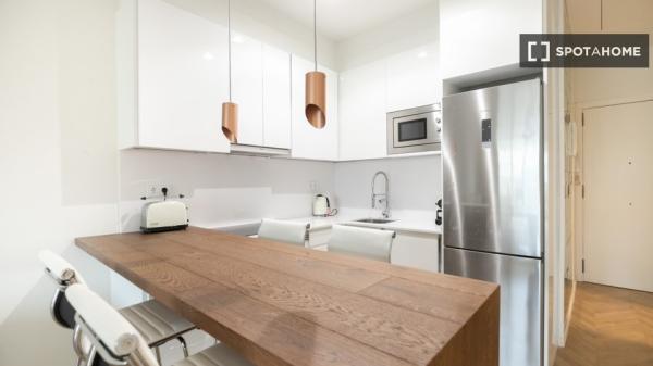 Precioso ático equipado en exclusivo barrio residencial de Barcelona