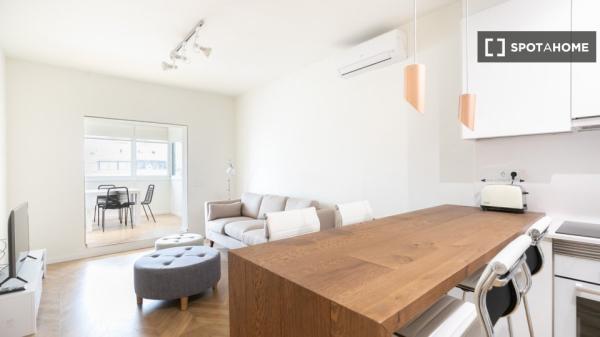 Precioso ático equipado en exclusivo barrio residencial de Barcelona