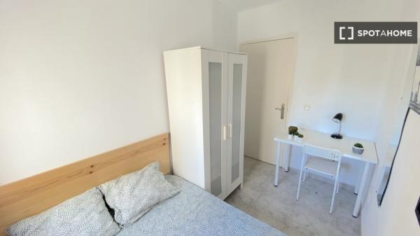 Bright room with double bed equipped for students