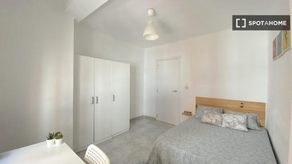 Bright room with double bed equipped for students