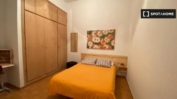 Habitación en piso de 3 dormitorios en Málaga