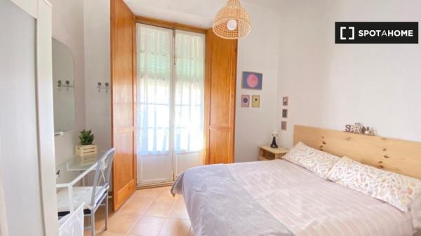 Quarto espaçoso em apartamento de 4 quartos em Málaga