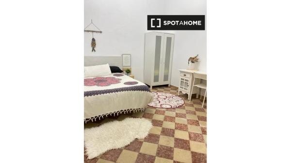 Habitación en piso de 4 dormitorios en Málaga