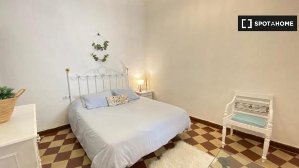 Amplia habitación en piso de 4 dormitorios en Málaga