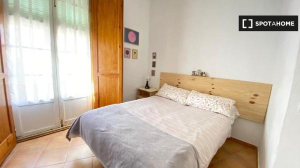 Amplia habitación en piso de 4 dormitorios en Málaga