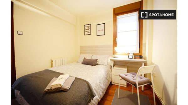 Habitación en piso de 3 dormitorios en Otxarkoaga, Bilbao