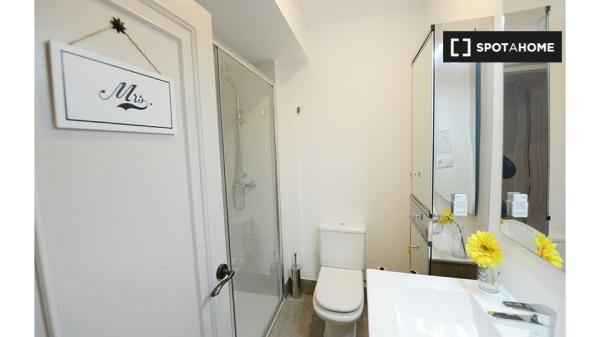 Quartos para alugar em apartamento de 4 quartos em Deusto, Bilbao