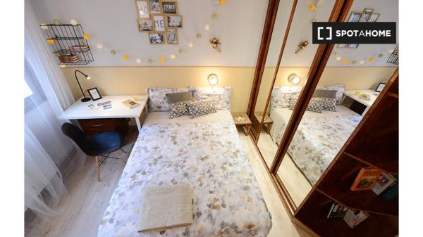 Quartos para alugar em apartamento de 4 quartos em Deusto, Bilbao