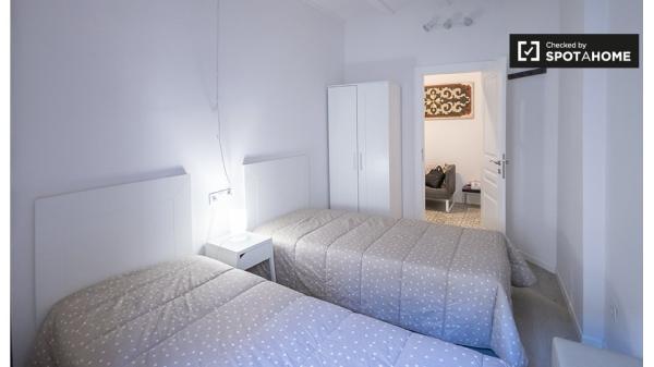 Apartamento de 3 dormitorios en alquiler en Ciutat Vella, Valencia