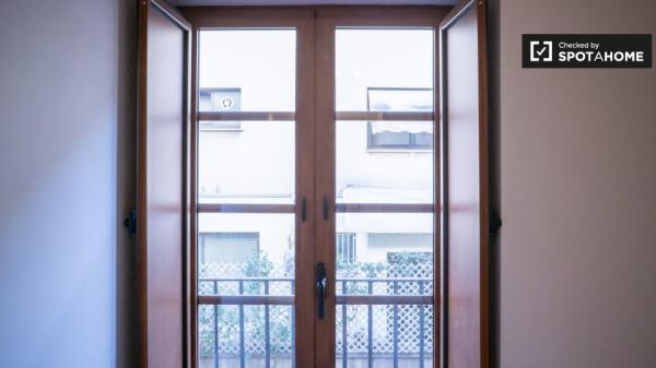 Apartamento de 3 dormitorios en alquiler en Ciutat Vella, Valencia