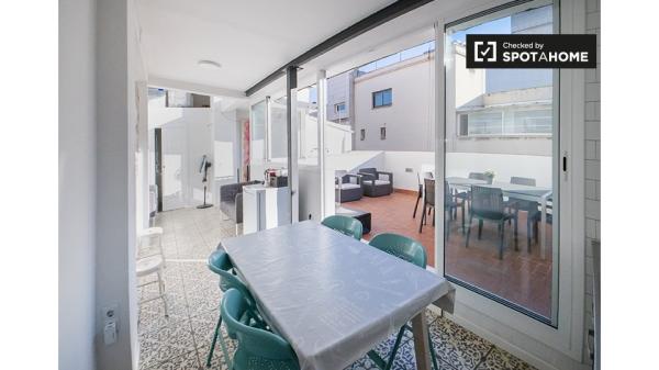 Apartamento de 3 dormitorios en alquiler en Ciutat Vella, Valencia