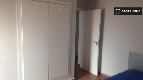 Dulce habitación para alquilar en apartamento de 4 camas, La Saïdia, Valencia