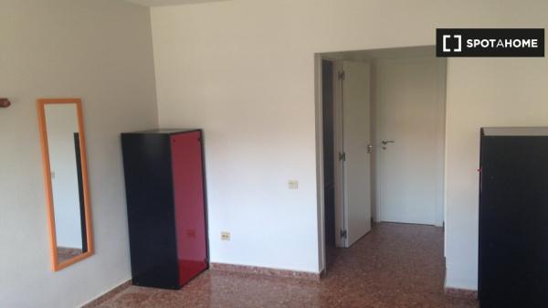 Bonita habitación para alquilar en apartamento de 4 camas, La Saïdia, Valencia