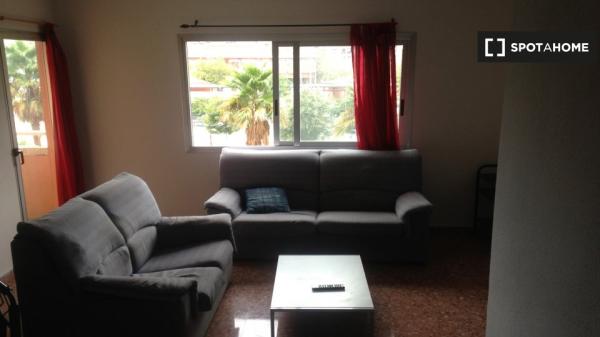 Bonita habitación para alquilar en apartamento de 4 camas, La Saïdia, Valencia