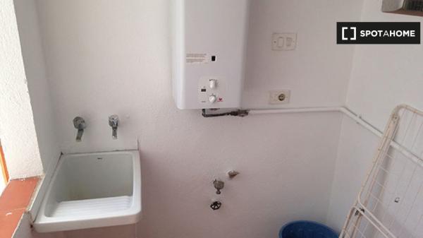 Se alquila habitación en apartamento de 4 dormitorios en La Saïdia, Valencia