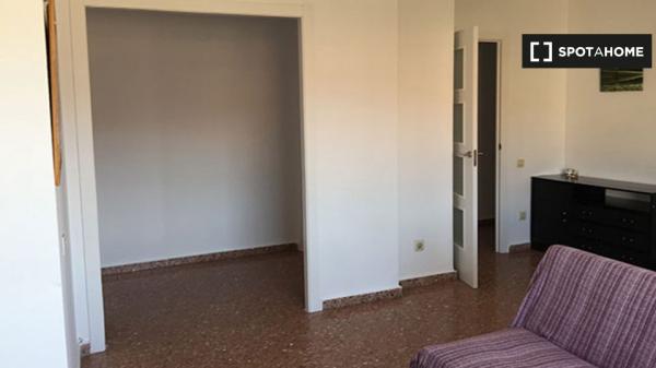 Dulce habitación para alquilar en apartamento de 4 camas, La Saïdia, Valencia