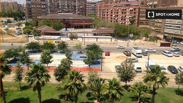 Se alquila habitación en apartamento de 4 dormitorios en La Saïdia, Valencia