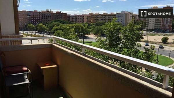 Dulce habitación para alquilar en apartamento de 4 camas, La Saïdia, Valencia