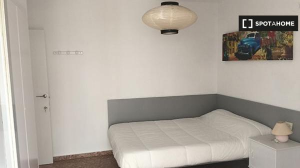 Dulce habitación para alquilar en apartamento de 4 camas, La Saïdia, Valencia