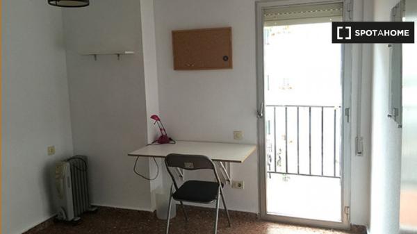 Se alquila habitación en un apartamento de 4 camas, encantadora La Saïdia, Valencia