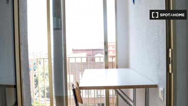 Habitación en apartamento de 3 dormitorios en Algirós, Valencia