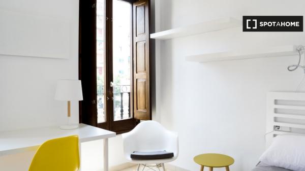 Habitación en apartamento de 4 dormitorios en Poblats Marítims, Valencia