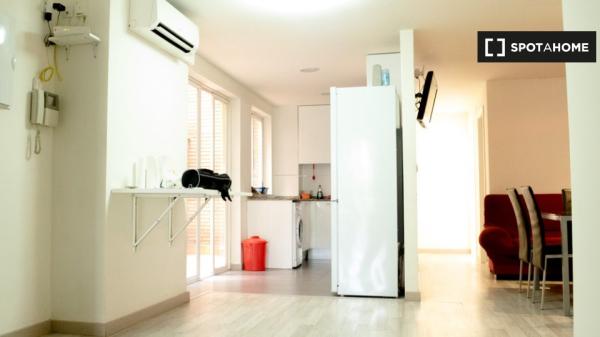 Habitación en piso de 6 dormitorios en Algirós, Valencia.