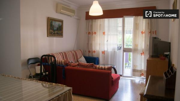 Se alquila habitación en apartamento de 4 dormitorios - La Macarena, Sevilla