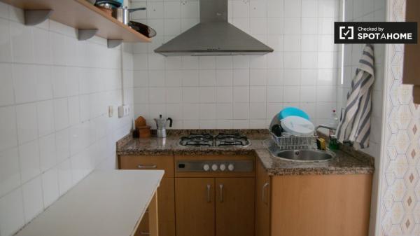 Se alquila habitación en apartamento de 4 dormitorios - La Macarena, Sevilla