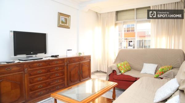 Habitación amueblada en apartamento de 3 dormitorios La Macarena, Sevilla