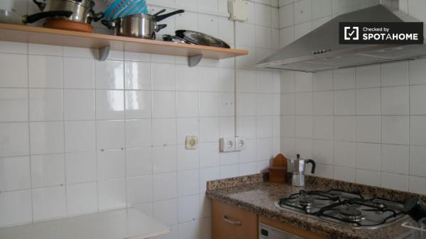 Se alquila habitación en apartamento de 4 dormitorios - La Macarena, Sevilla