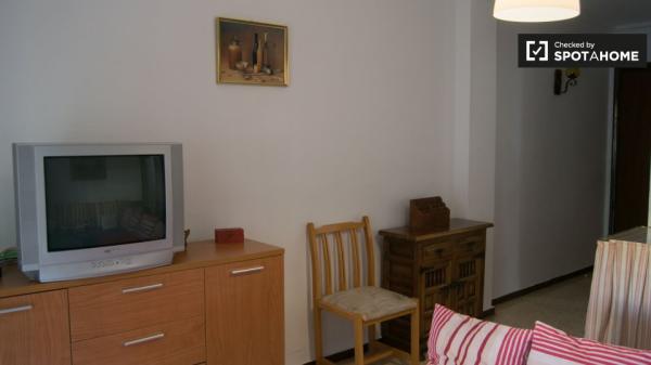 Se alquila habitación en apartamento de 4 dormitorios - La Macarena, Sevilla