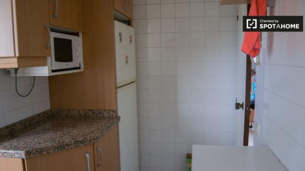 Se alquila habitación en apartamento de 4 dormitorios - La Macarena, Sevilla