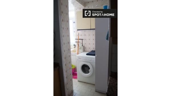 Se alquila habitación en apartamento de 4 dormitorios - La Macarena, Sevilla